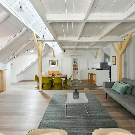 Appartamento Our Loft At Charles Bridge Praga