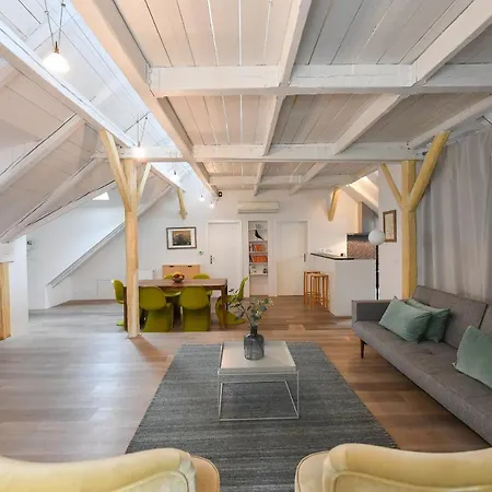 شقة Our Loft At Charles Bridge